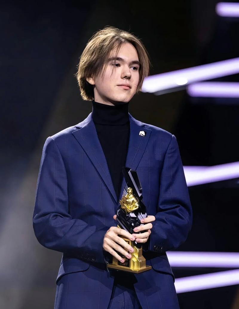 邮报：皇马想让阿诺德踢世俱杯，但需要利物浦&英超&西甲同意