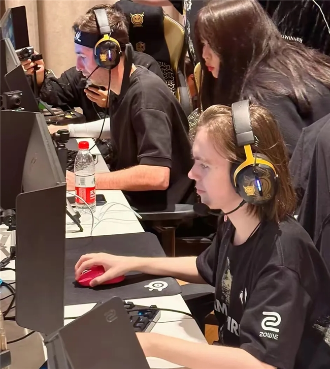 撞在一起 撞在一起